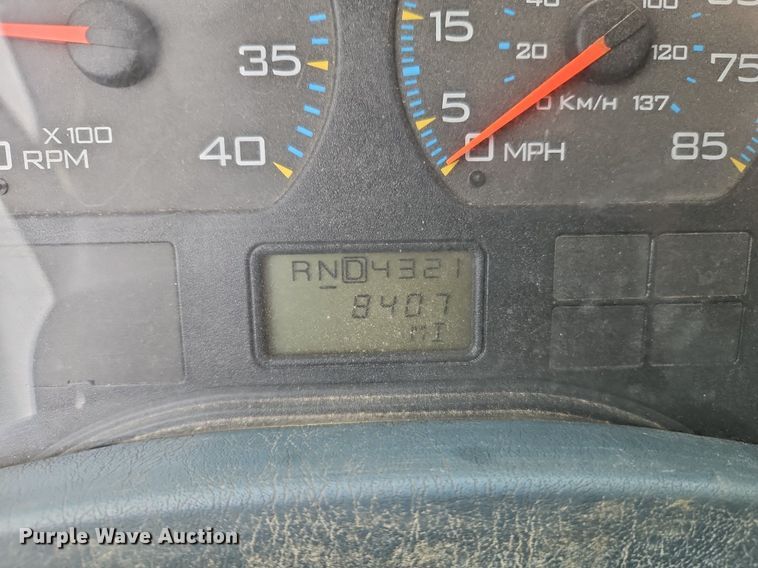 image for item EI3768 2003 International 7400 feed mixer truck