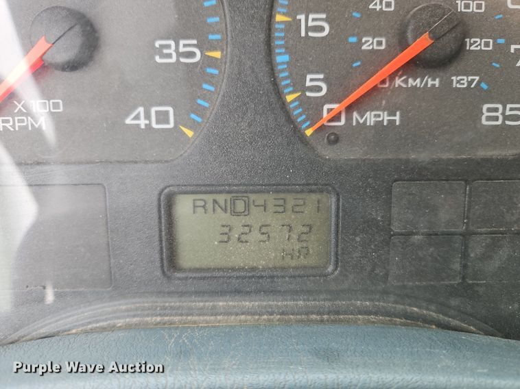 image for item EI3768 2003 International 7400 feed mixer truck