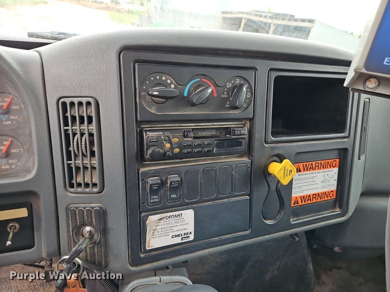 image for item EI3768 2003 International 7400 feed mixer truck