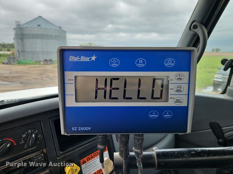 image for item EI3768 2003 International 7400 feed mixer truck