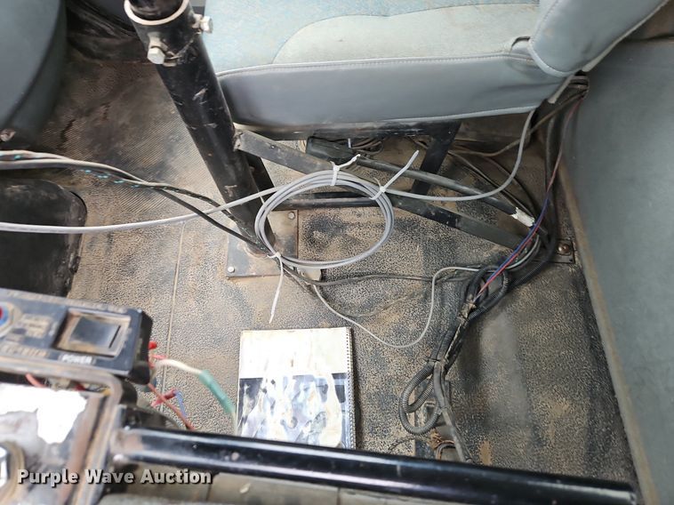 image for item EI3768 2003 International 7400 feed mixer truck