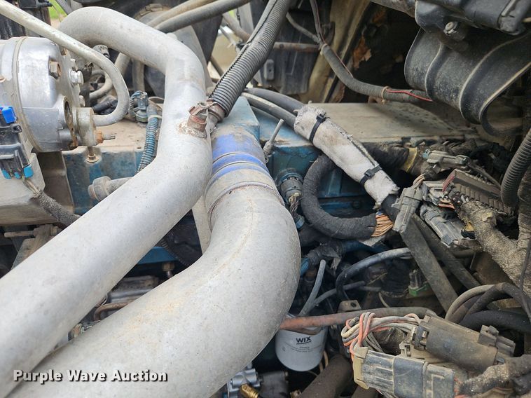 image for item EI3768 2003 International 7400 feed mixer truck