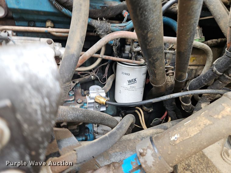 image for item EI3768 2003 International 7400 feed mixer truck