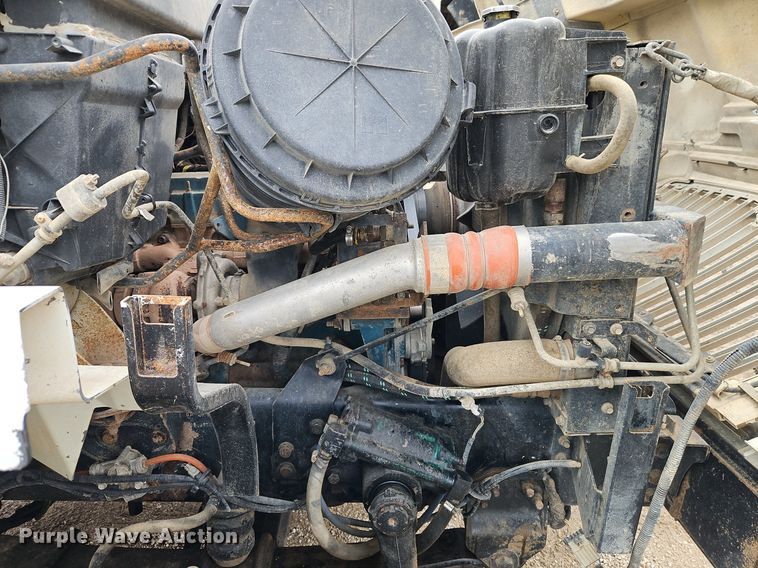 image for item EI3768 2003 International 7400 feed mixer truck