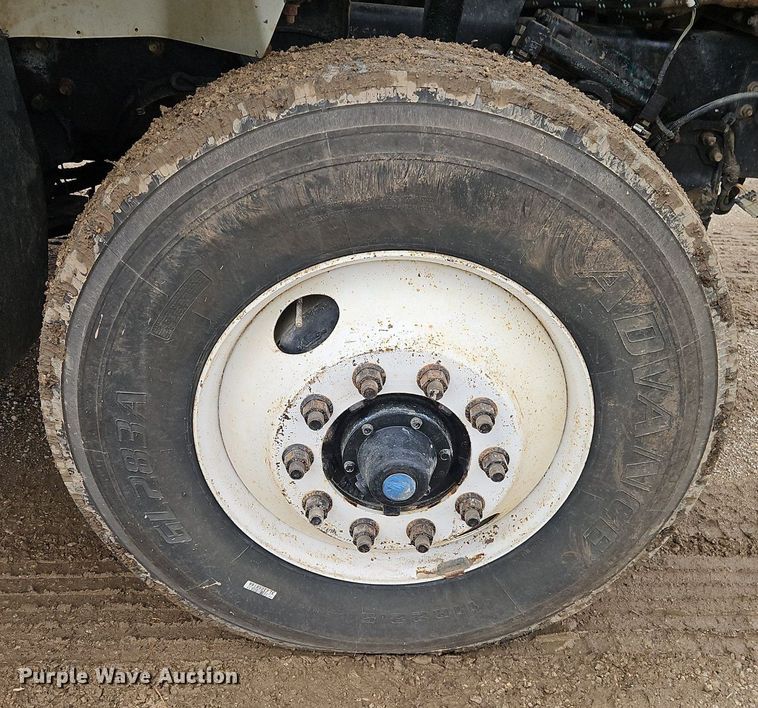 image for item EI3768 2003 International 7400 feed mixer truck