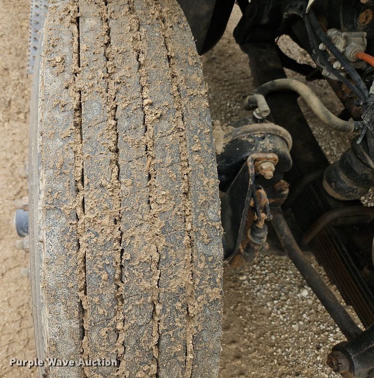 image for item EI3768 2003 International 7400 feed mixer truck