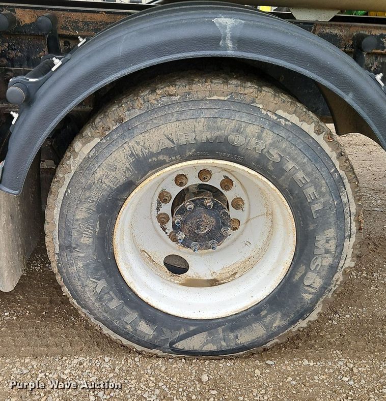 image for item EI3768 2003 International 7400 feed mixer truck