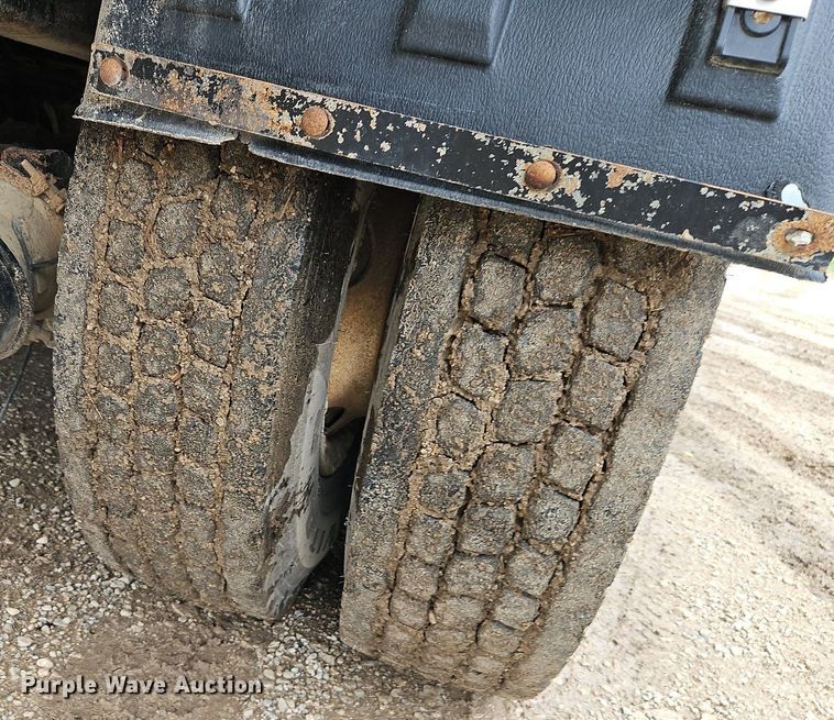 image for item EI3768 2003 International 7400 feed mixer truck