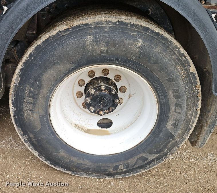 image for item EI3768 2003 International 7400 feed mixer truck