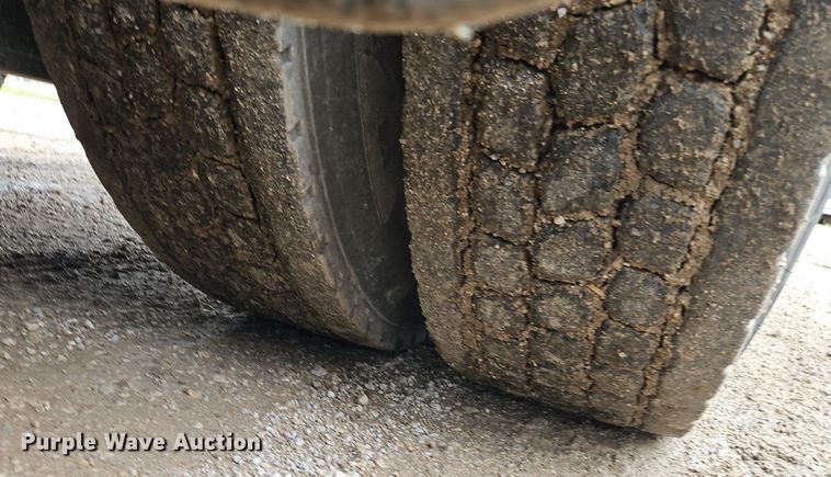 image for item EI3768 2003 International 7400 feed mixer truck