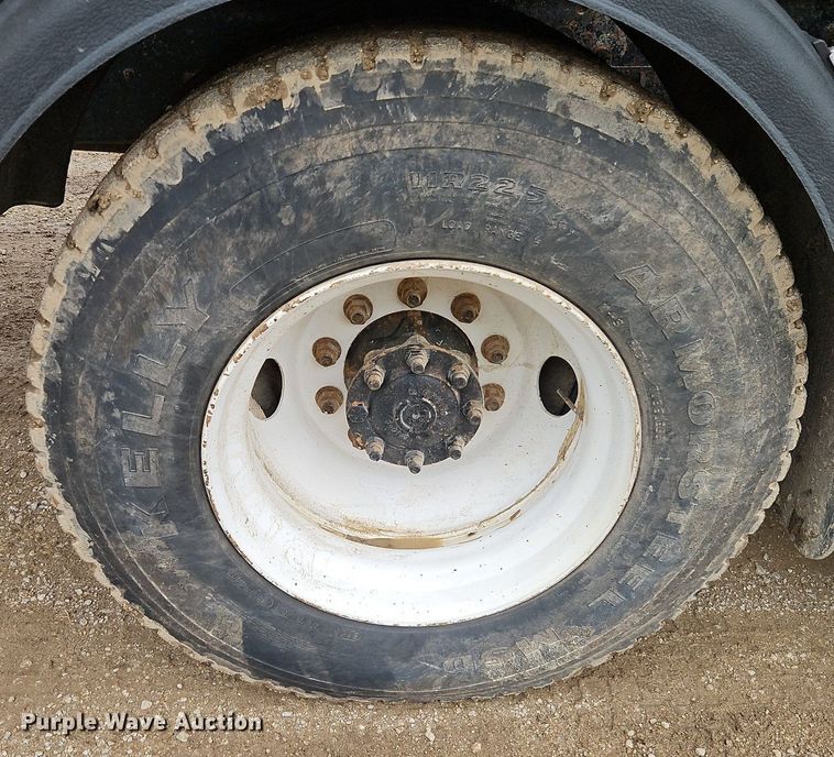 image for item EI3768 2003 International 7400 feed mixer truck