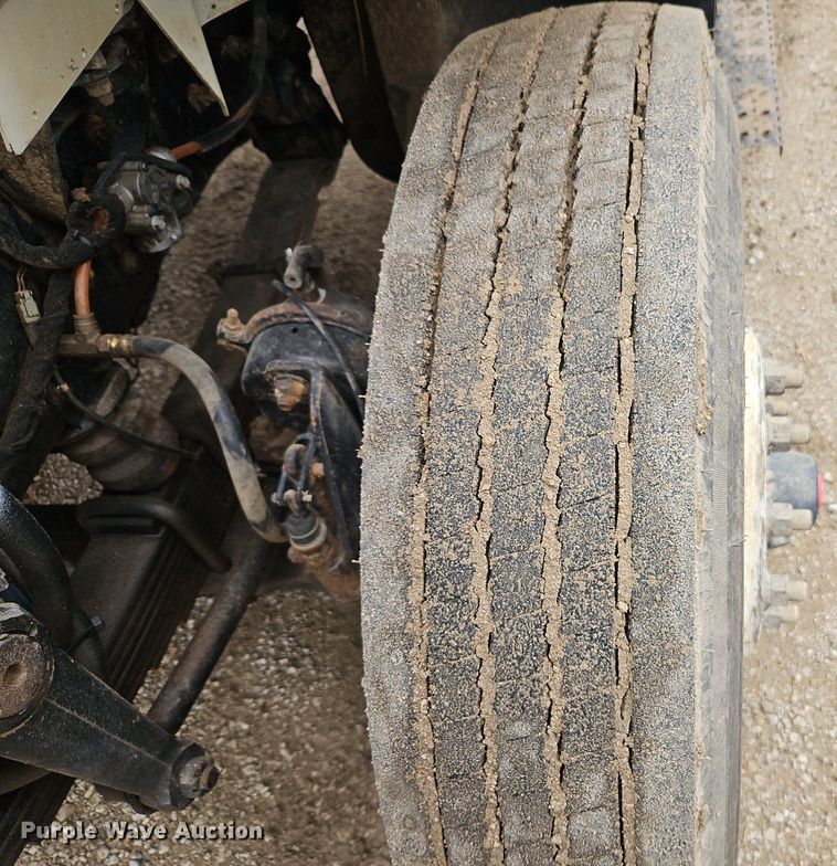 image for item EI3768 2003 International 7400 feed mixer truck