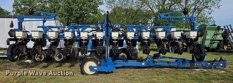 image for item EI3796 Kinze 3600 no-till planter