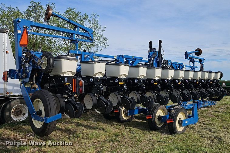 image for item EI3796 Kinze 3600 no-till planter