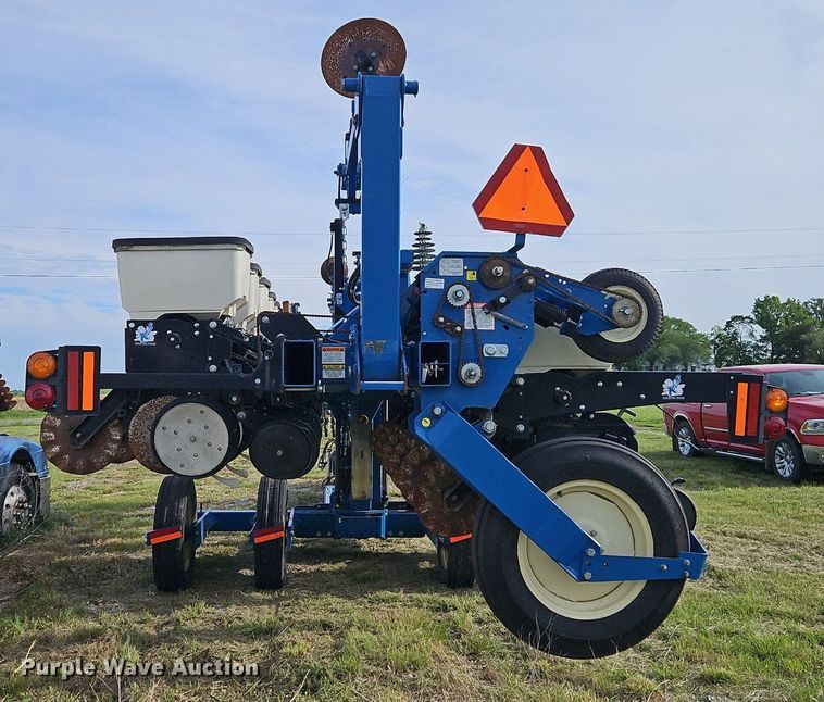 image for item EI3796 Kinze 3600 no-till planter