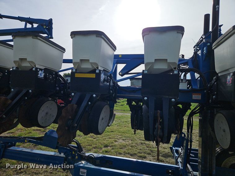 image for item EI3796 Kinze 3600 no-till planter
