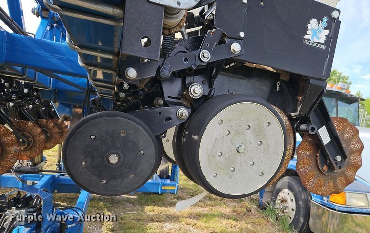 image for item EI3796 Kinze 3600 no-till planter