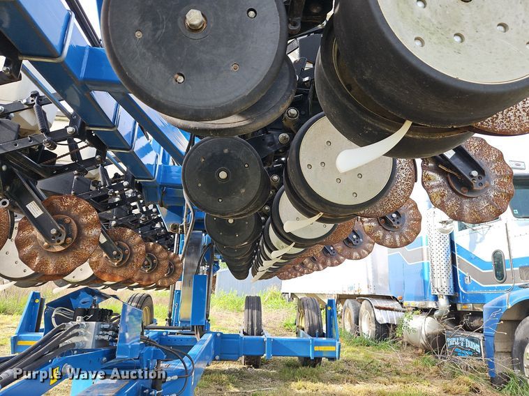 image for item EI3796 Kinze 3600 no-till planter