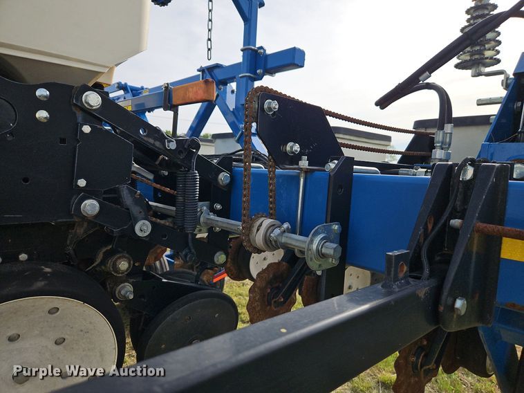 image for item EI3796 Kinze 3600 no-till planter