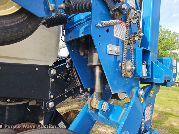 image for item EI3796 Kinze 3600 no-till planter