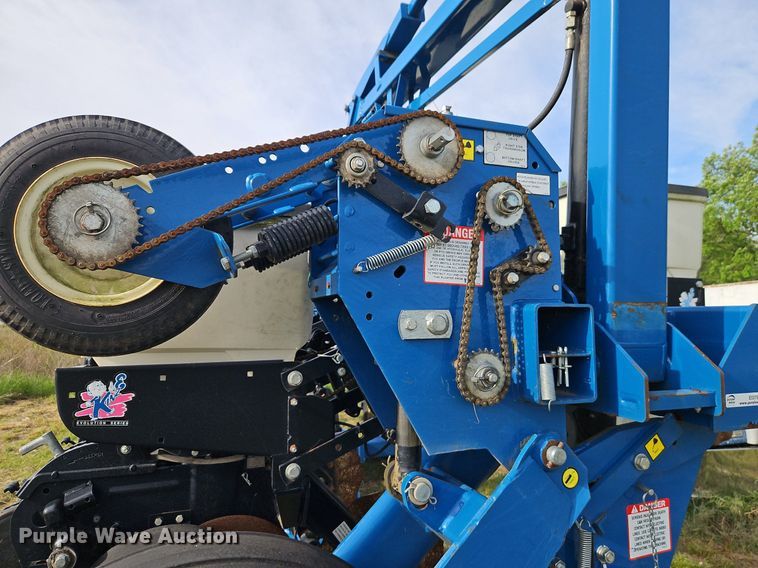 image for item EI3796 Kinze 3600 no-till planter