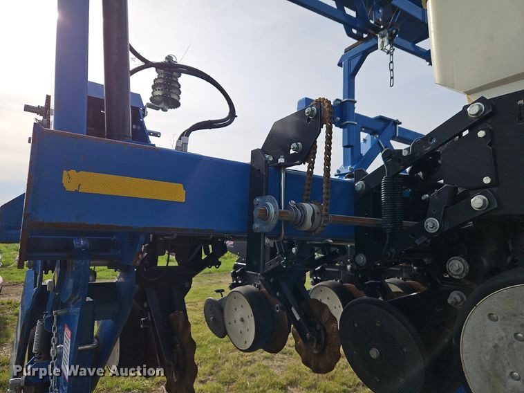 image for item EI3796 Kinze 3600 no-till planter