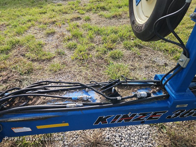 image for item EI3796 Kinze 3600 no-till planter