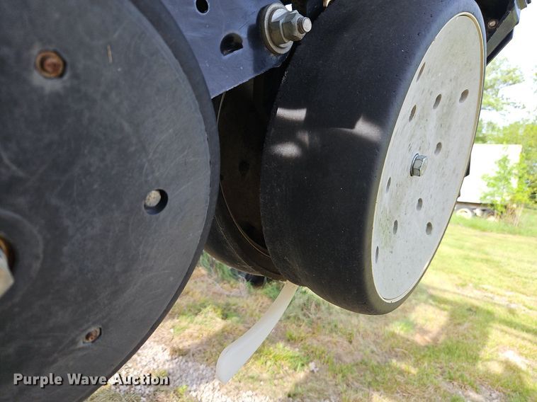 image for item EI3796 Kinze 3600 no-till planter