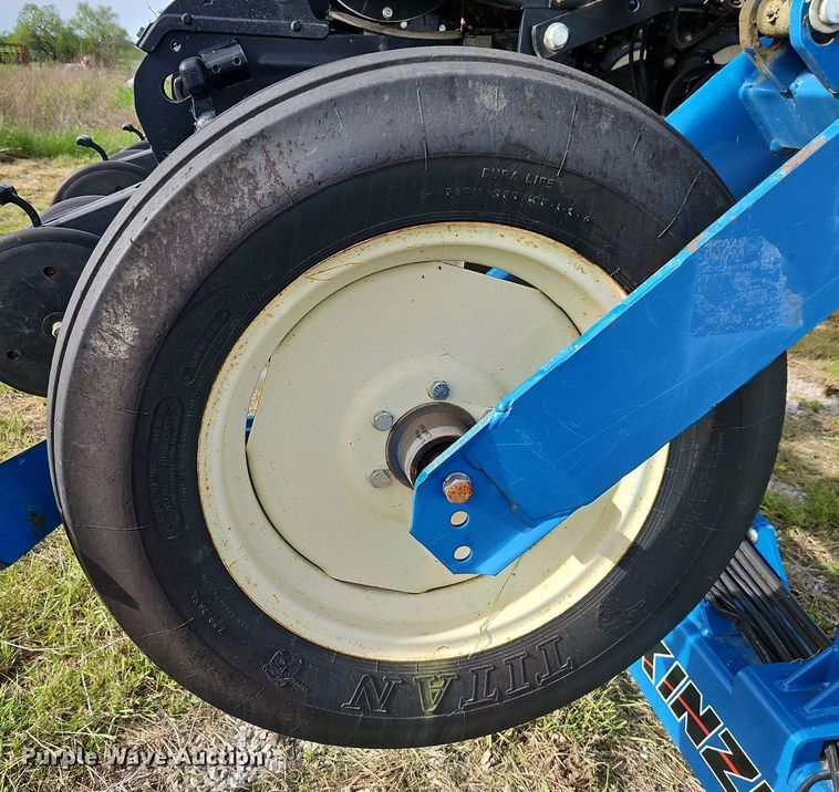 image for item EI3796 Kinze 3600 no-till planter