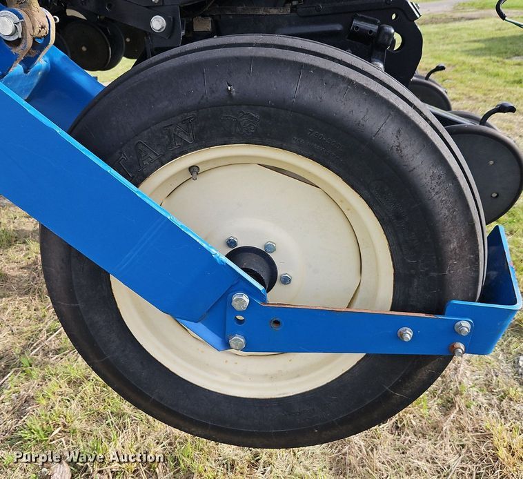 image for item EI3796 Kinze 3600 no-till planter