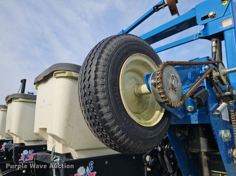 image for item EI3796 Kinze 3600 no-till planter