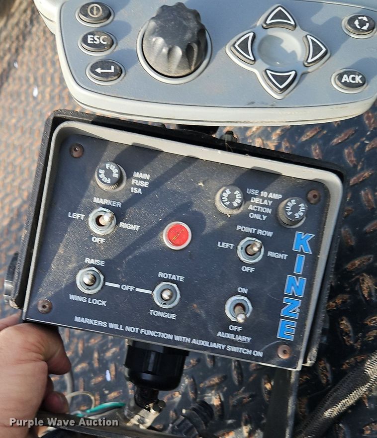 image for item EI3796 Kinze 3600 no-till planter