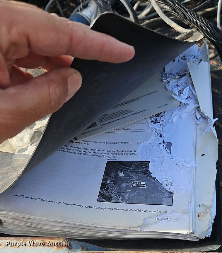 image for item EI3796 Kinze 3600 no-till planter