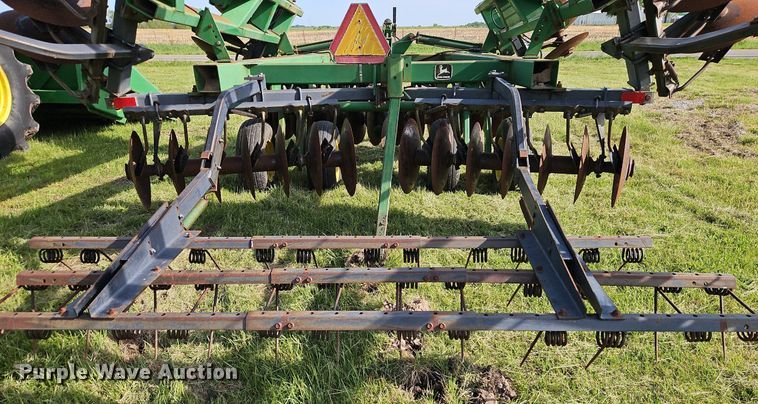 image for item EI3797 John Deere  630 tandem disk