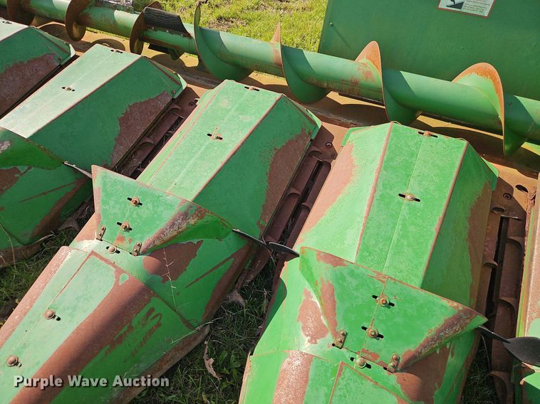 image for item EI3798 John Deere  643 corn head