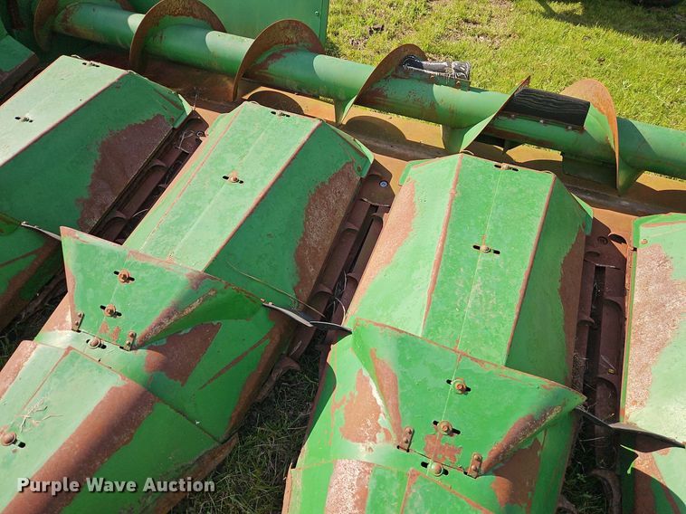 image for item EI3798 John Deere  643 corn head