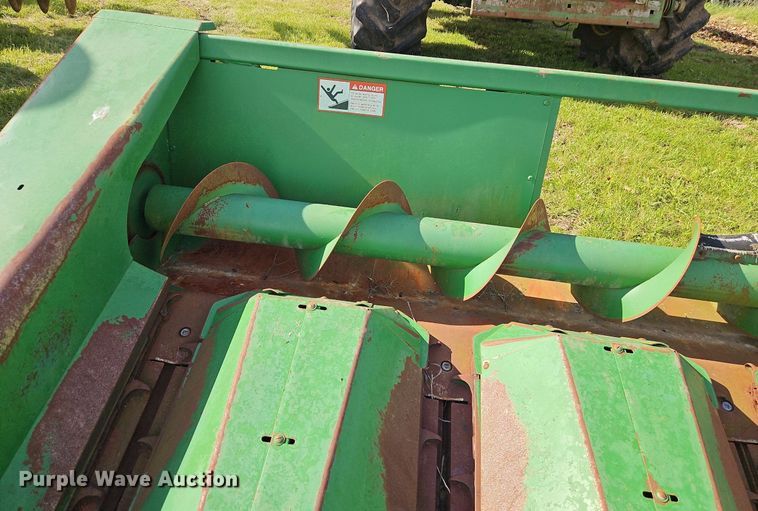 image for item EI3798 John Deere  643 corn head