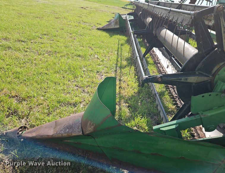 image for item EI3799 John Deere  220 flex head