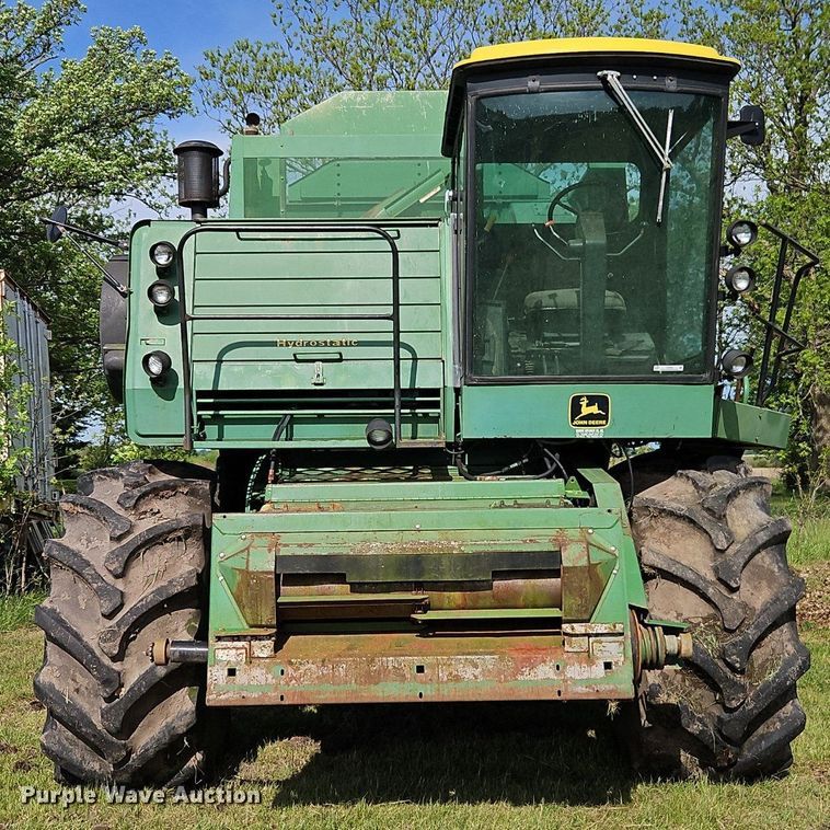image for item EI3800 1982 John Deere 7720 RWA combine