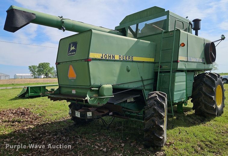 image for item EI3800 1982 John Deere 7720 RWA combine