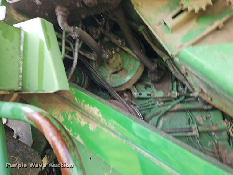 image for item EI3800 1982 John Deere 7720 RWA combine