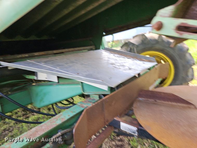 image for item EI3800 1982 John Deere 7720 RWA combine