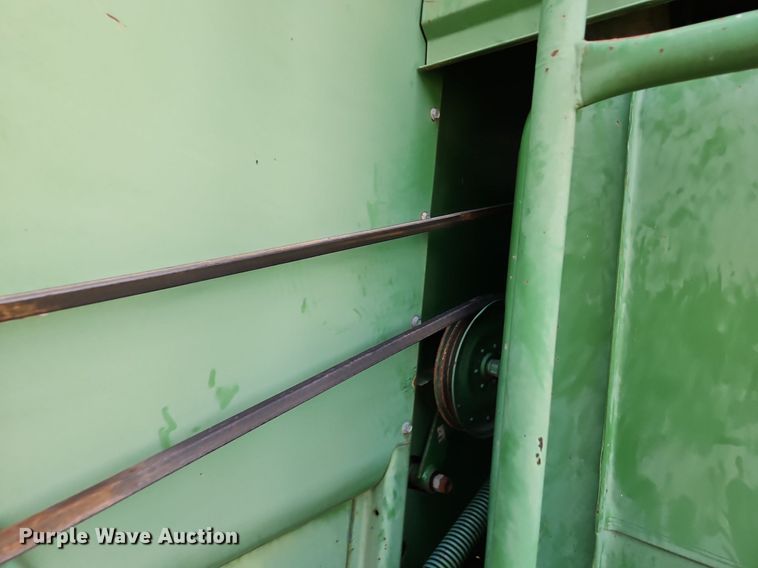 image for item EI3800 1982 John Deere 7720 RWA combine