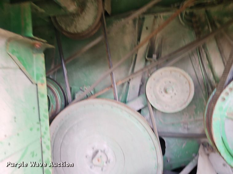 image for item EI3800 1982 John Deere 7720 RWA combine