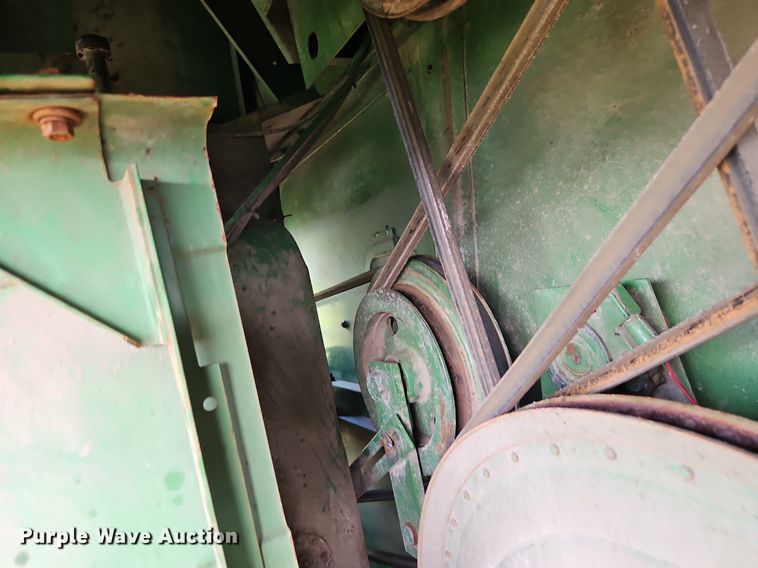 image for item EI3800 1982 John Deere 7720 RWA combine