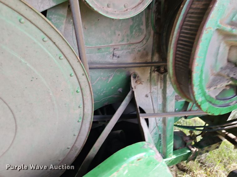 image for item EI3800 1982 John Deere 7720 RWA combine