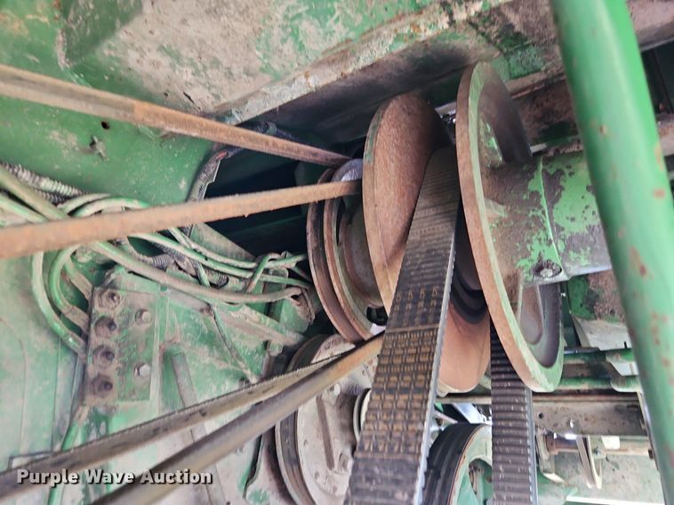 image for item EI3800 1982 John Deere 7720 RWA combine