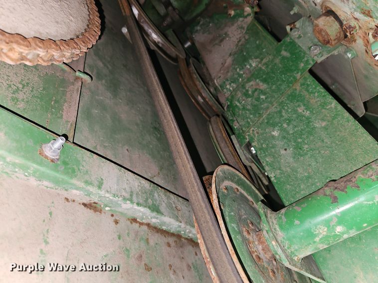 image for item EI3800 1982 John Deere 7720 RWA combine