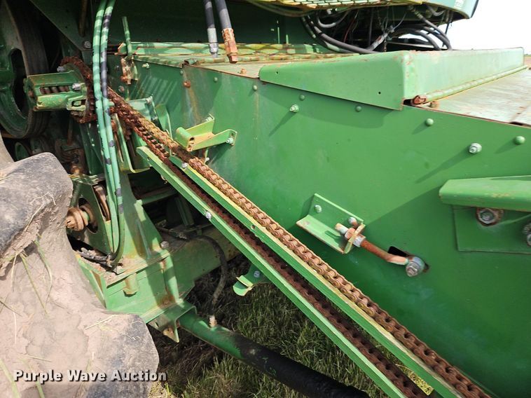 image for item EI3800 1982 John Deere 7720 RWA combine