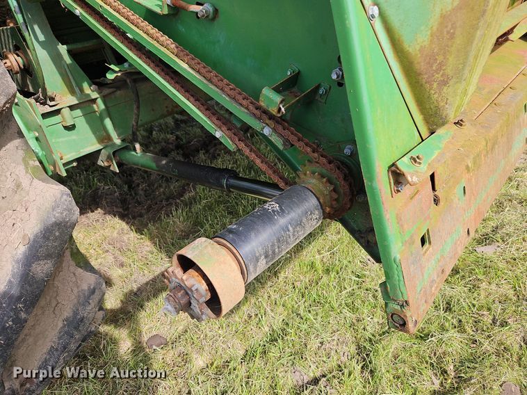 image for item EI3800 1982 John Deere 7720 RWA combine
